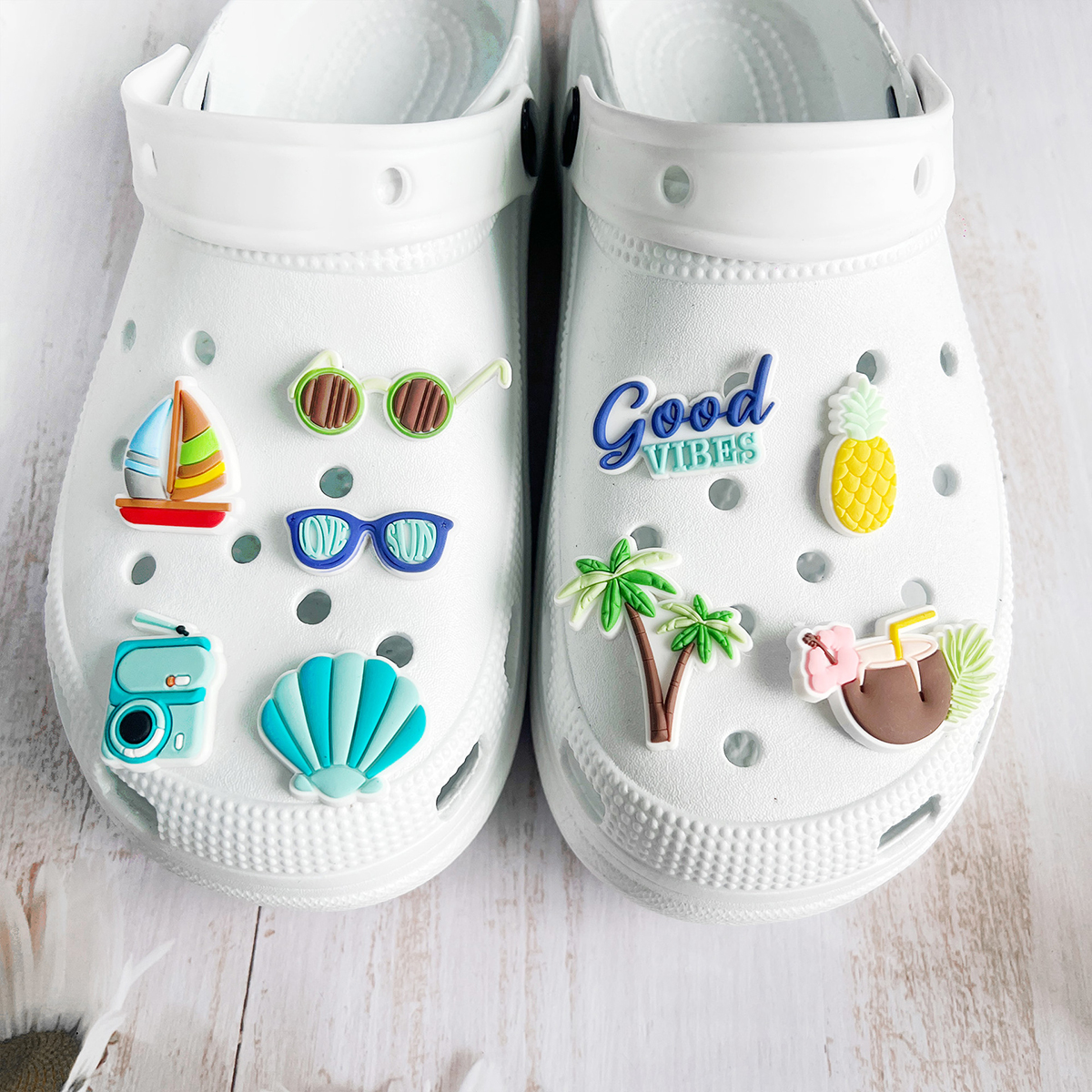 Summer Beach Coco Shoe Charms  - огляд і ціна Croc Style Clog